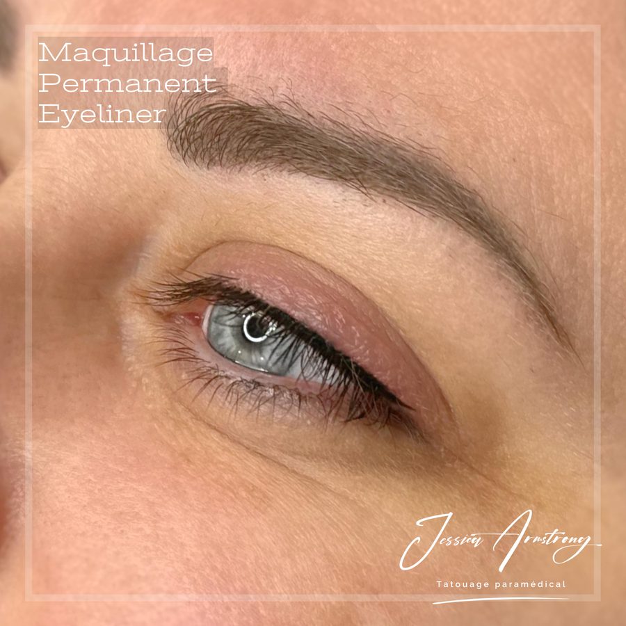 Après maquillage permanent de l'eyeliner, autre angle