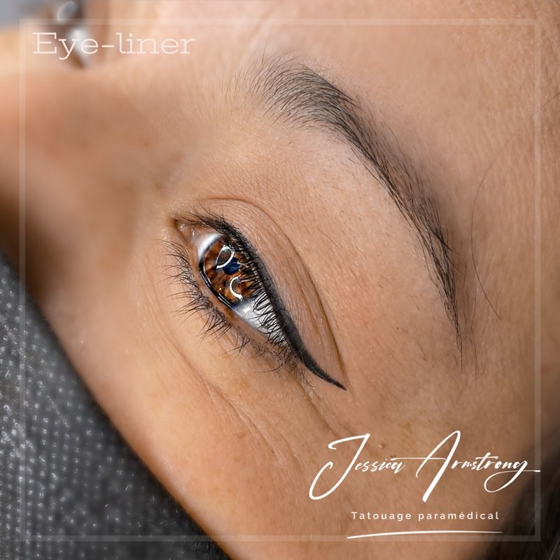 Après maquillage permanent eye-liner, trait plein classique
