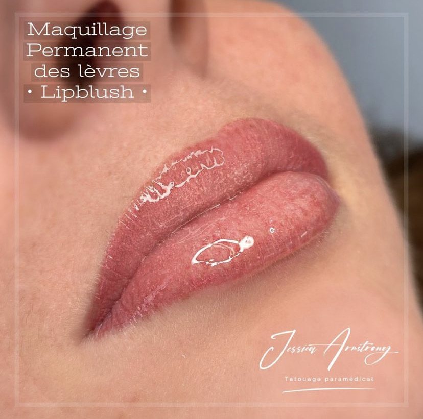 Après maquillage permanent des lèvres, soft lip blush