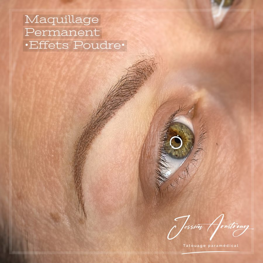 Après maquillage permanent des sourcils, effet poudré, gros plan