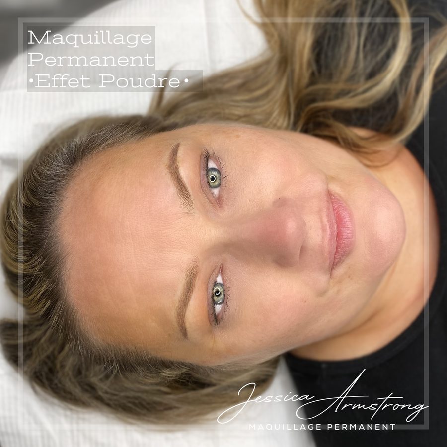 Après maquillage permanent des sourcils, effet poudré