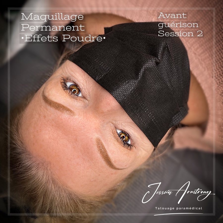 Après maquillage permanent des sourcils, effet poudré
