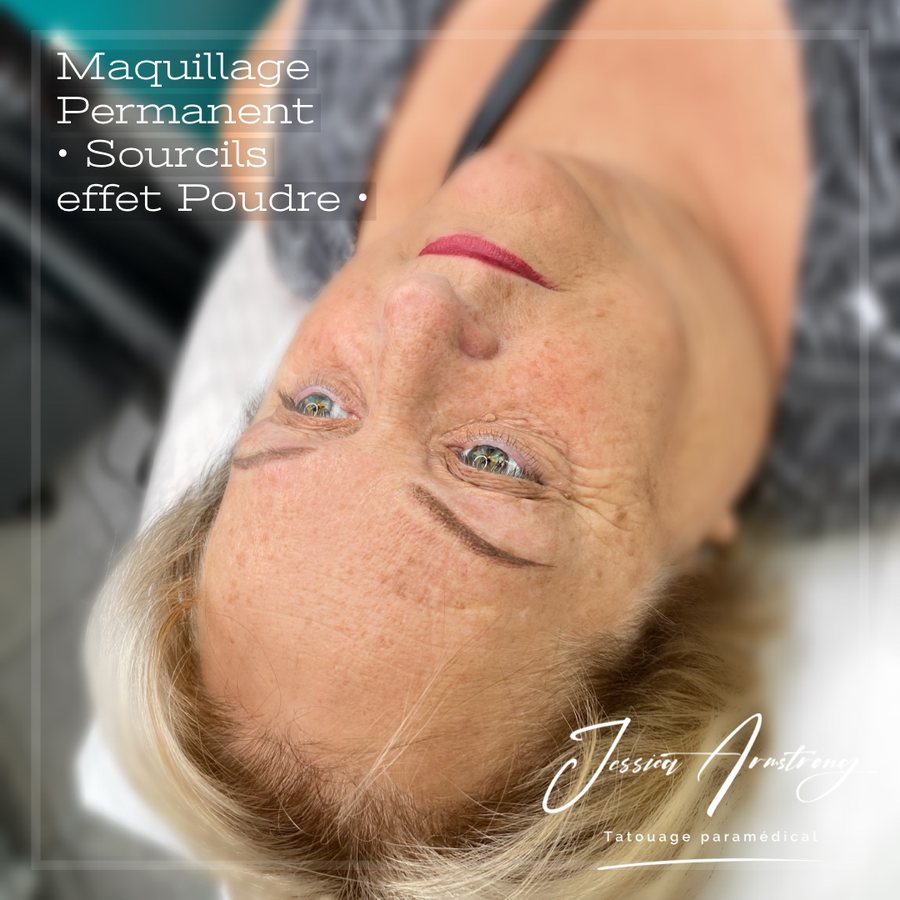 Après maquillage permanent des sourcils, effet poudré