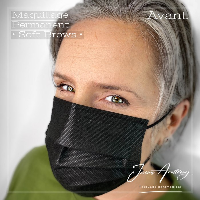 Avant maquillage permanent des sourcils, effet poudré